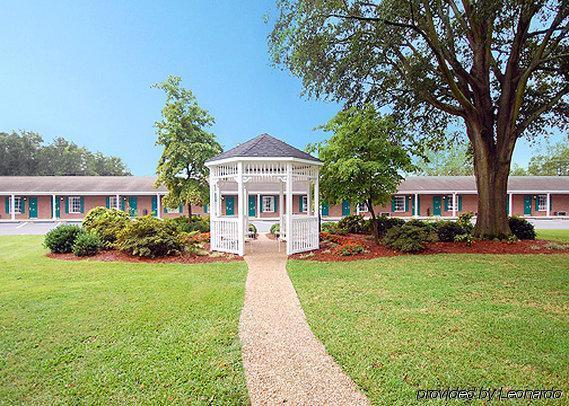 Ambassador Inn Fayetteville Εξωτερικό φωτογραφία